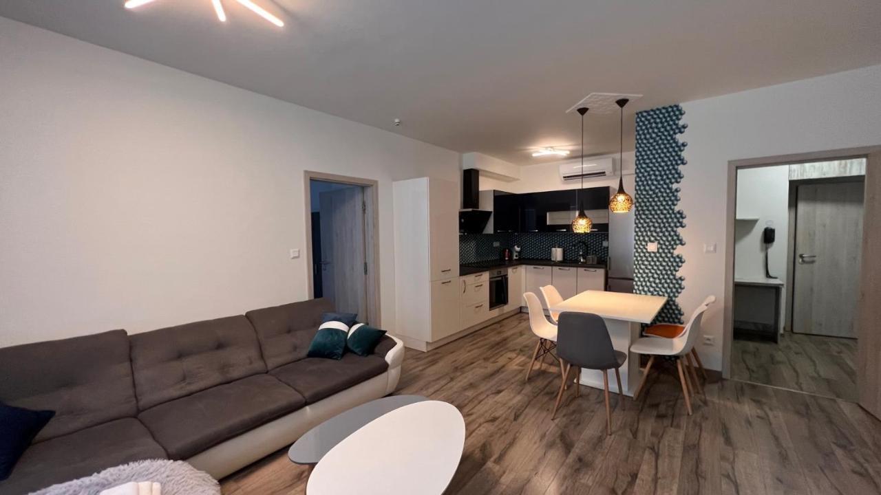Air-Conditioned, 2 Room Apartment With Balcony, New Building Raca Братислава Экстерьер фото
